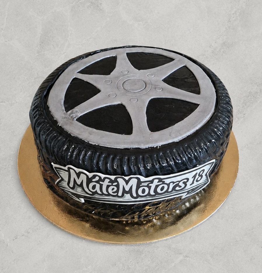Autógumi formájú torta ezüst felnivel