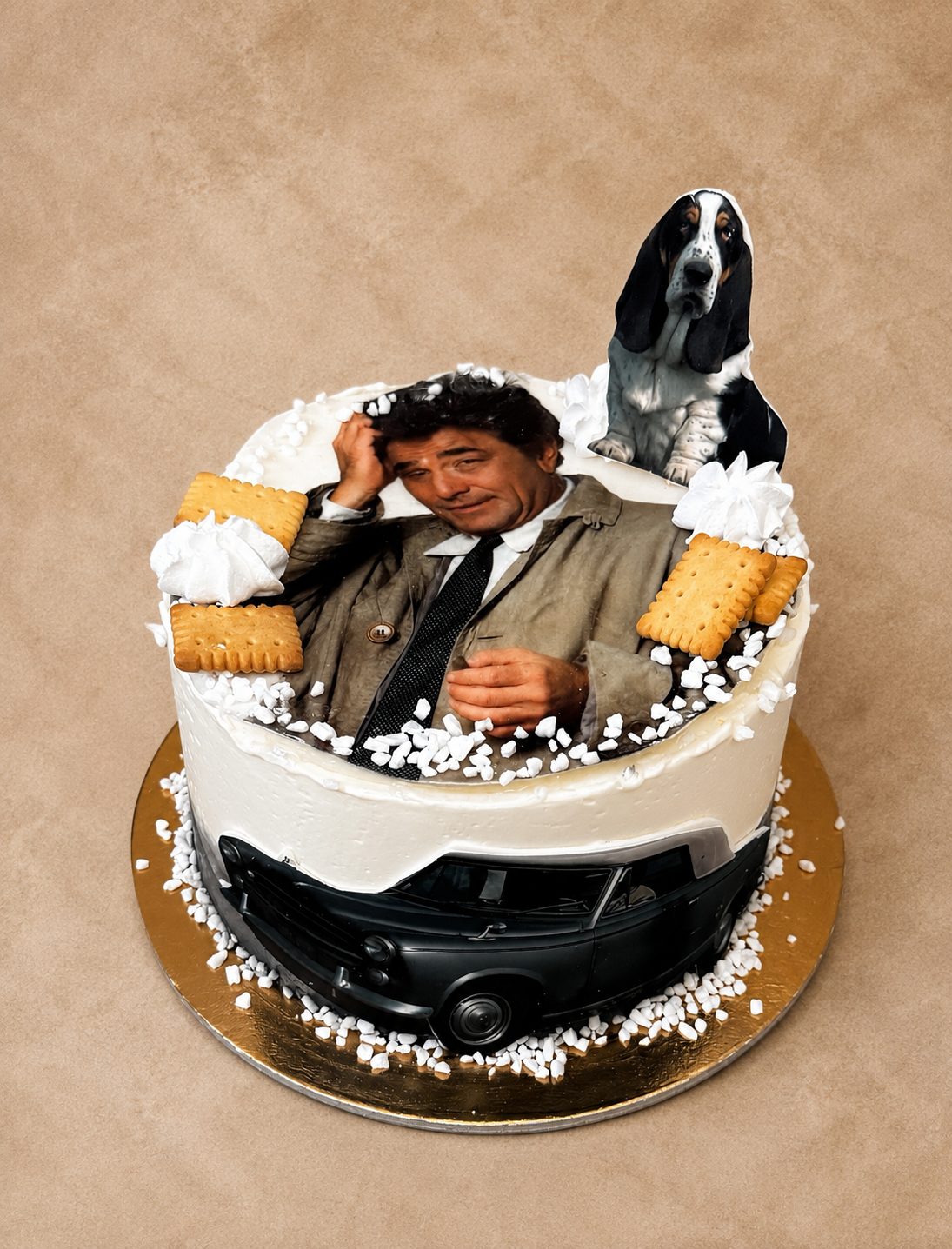 Columbo sorozat témájú torta ehető képpel és keksszel